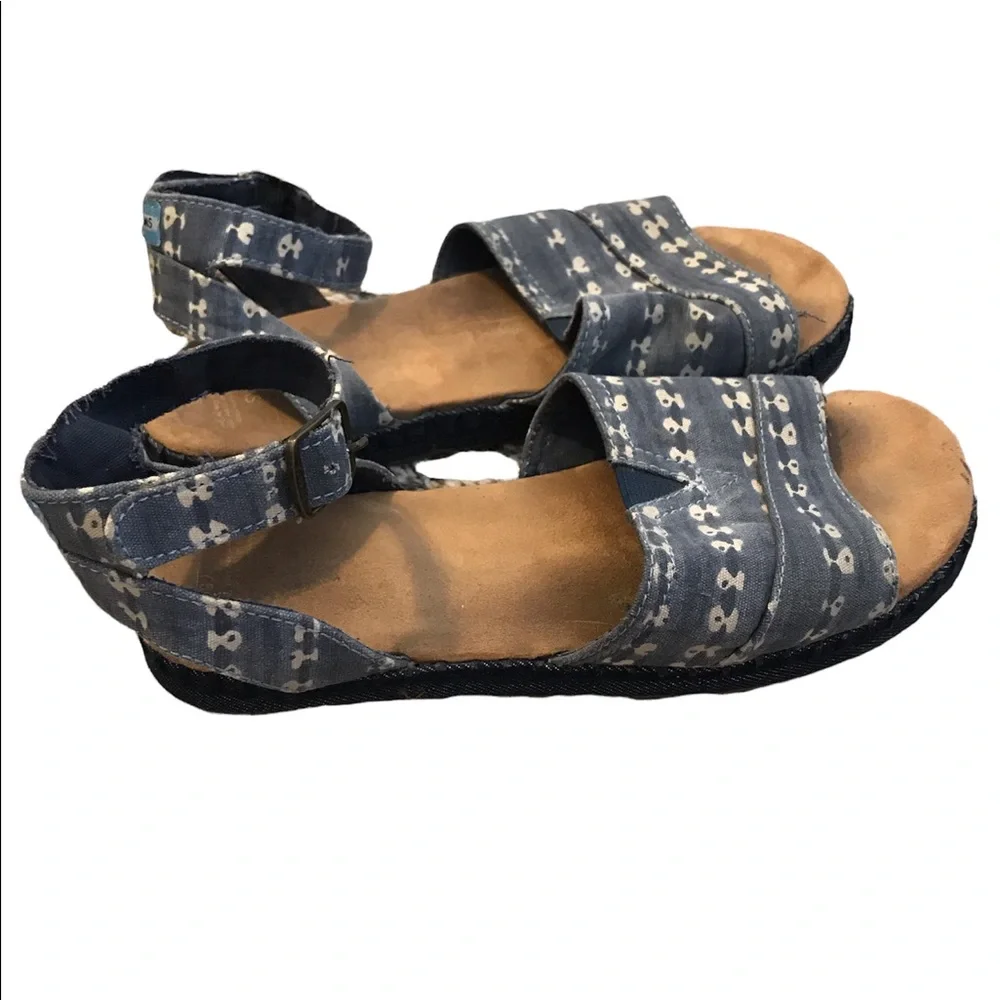 Tom’s sandals